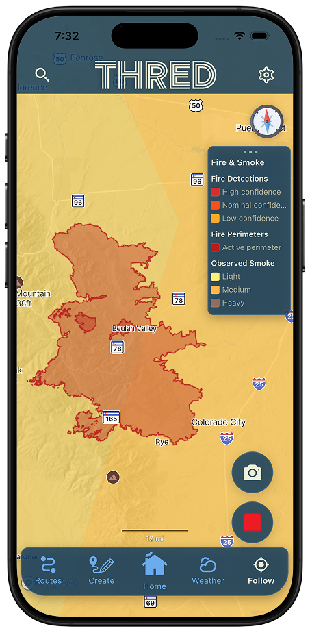 Wildfire perimeter and smoke forecast layers on the Thred map